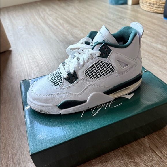 Jordan 4 Retro GS in Oxidized Green Women’s 6.5 / Men’s 4.5 - Picture 2 of 6